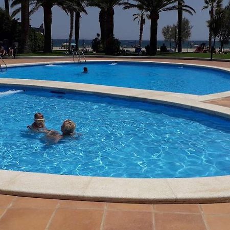 Appartement Premiere Ligne De Mer Avec Piscine روساس المظهر الخارجي الصورة