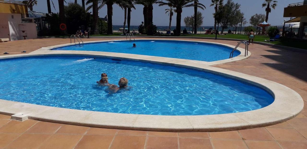 Appartement Premiere Ligne De Mer Avec Piscine روساس المظهر الخارجي الصورة