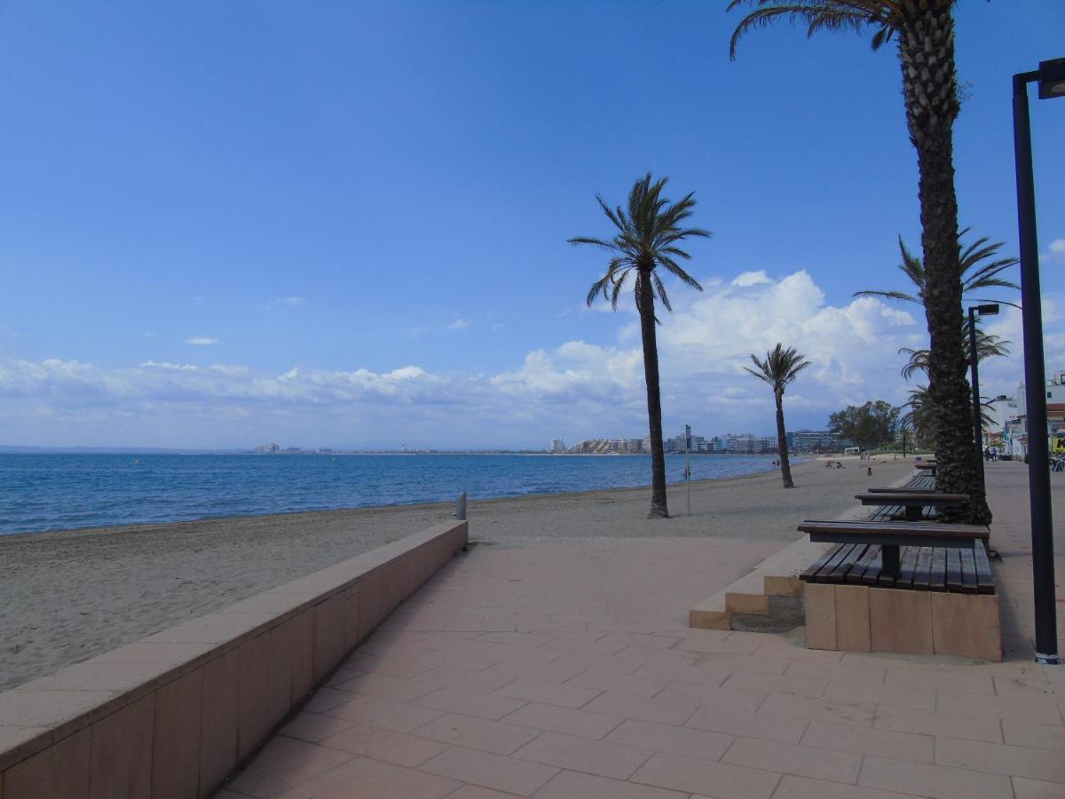 Appartement Premiere Ligne De Mer Avec Piscine روساس المظهر الخارجي الصورة