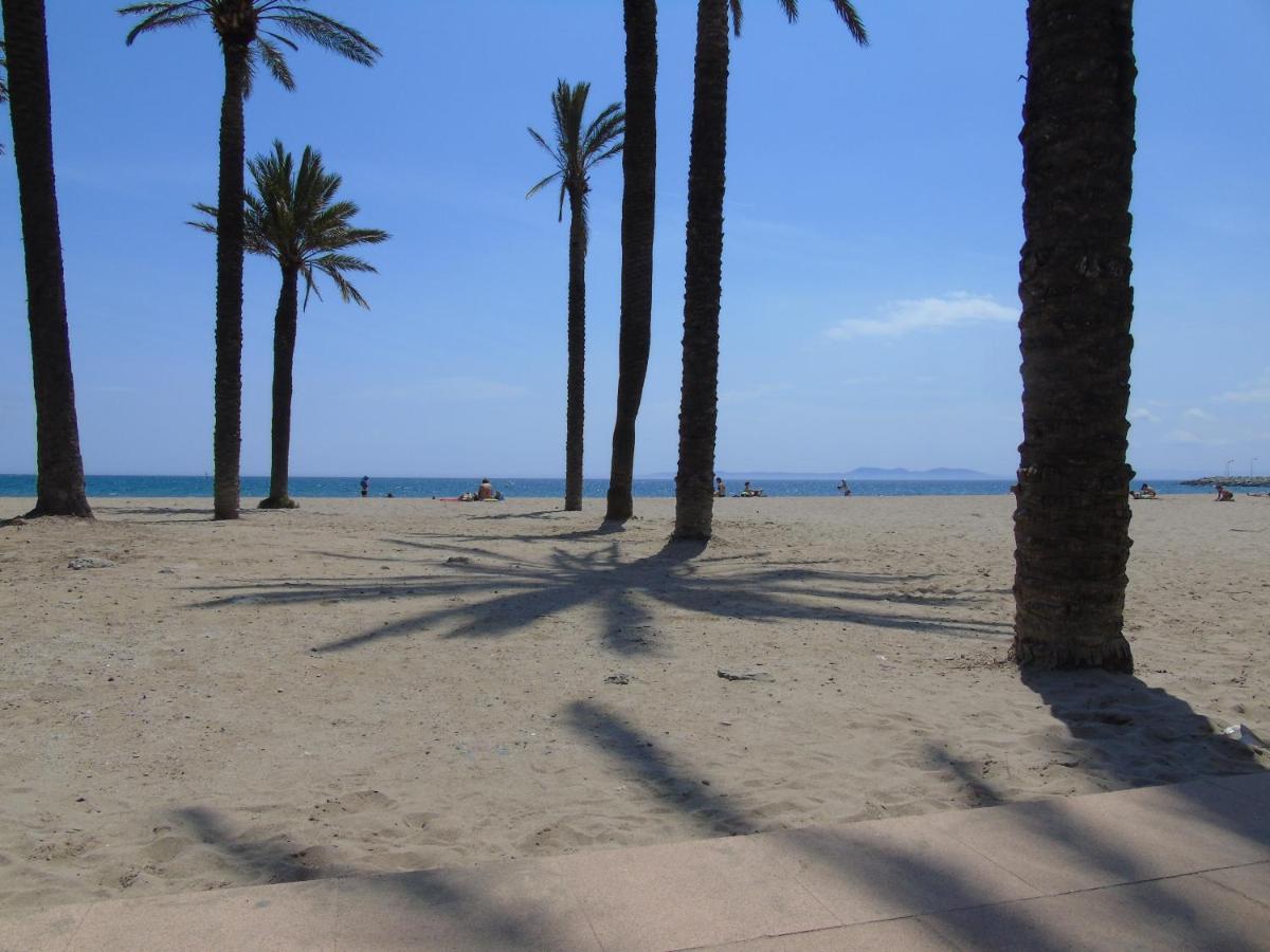 Appartement Premiere Ligne De Mer Avec Piscine روساس المظهر الخارجي الصورة