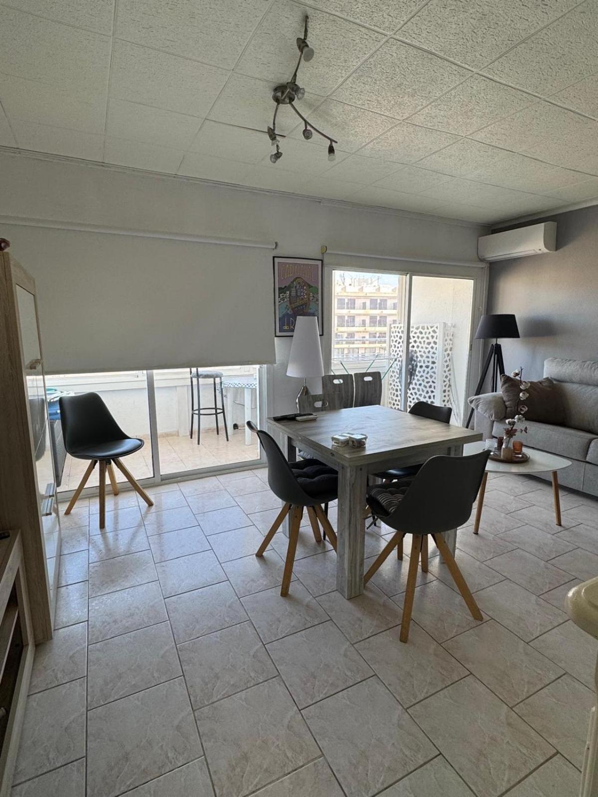 Appartement Premiere Ligne De Mer Avec Piscine روساس المظهر الخارجي الصورة