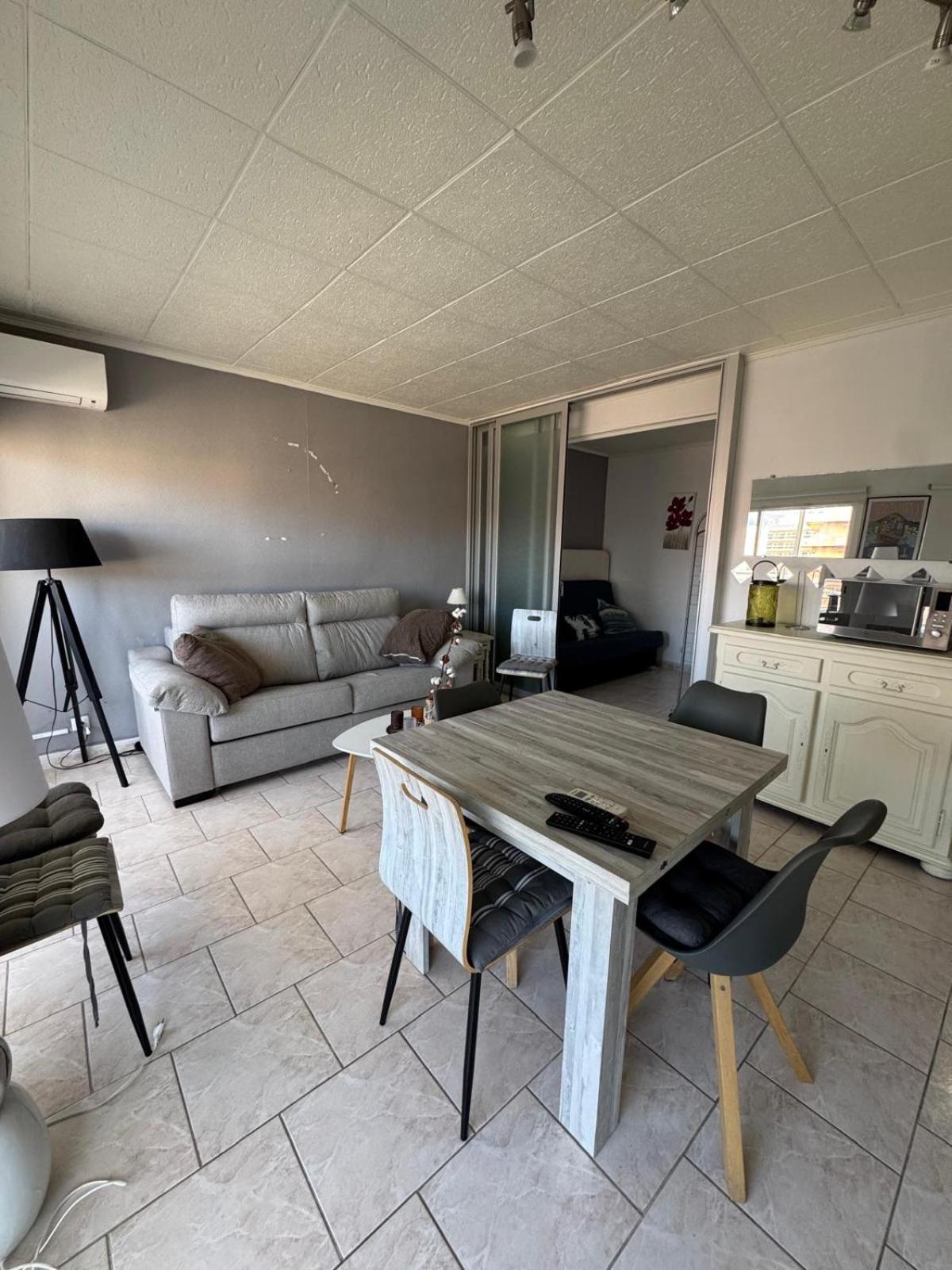 Appartement Premiere Ligne De Mer Avec Piscine روساس المظهر الخارجي الصورة