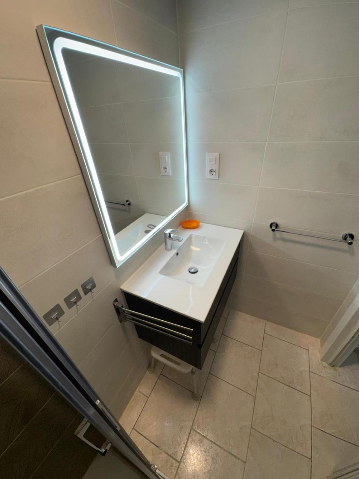 Appartement Premiere Ligne De Mer Avec Piscine روساس المظهر الخارجي الصورة